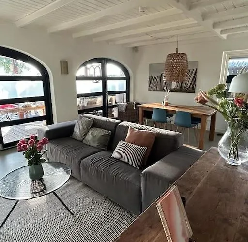 Have A Stay! - Bijsaar نوردفيك